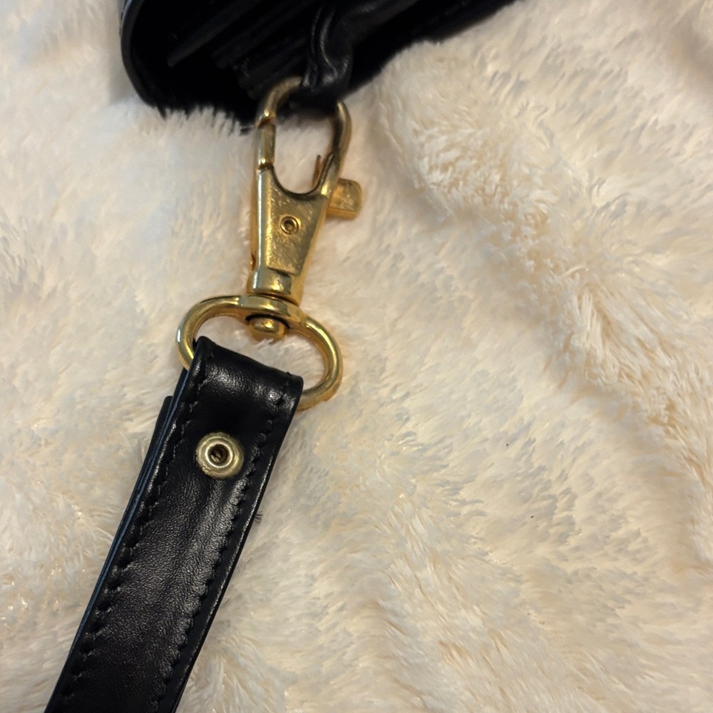 Elegant Black Leather Clutch with Gold Lock Y2K 2000 - Picture 4 of 14
